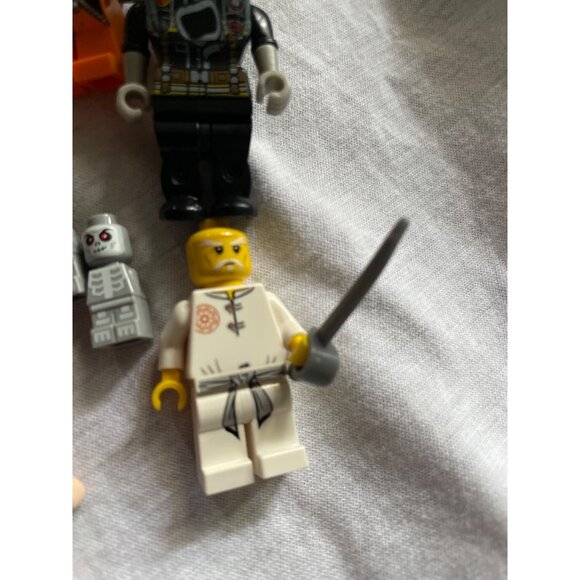 LEGO Minifigure Bundle 20 Pieces Mixed Themes & Characters - Picture 7 of 15